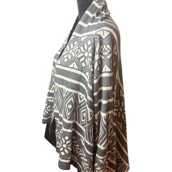 Boho Patterned Gray and Ivory Open Waterfall Cardigan - Picture 2 of 4